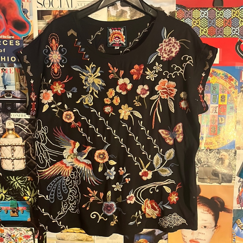 Johnny Was Dreamer Relax Tee Top Black Floral Embroidery Large V Neck